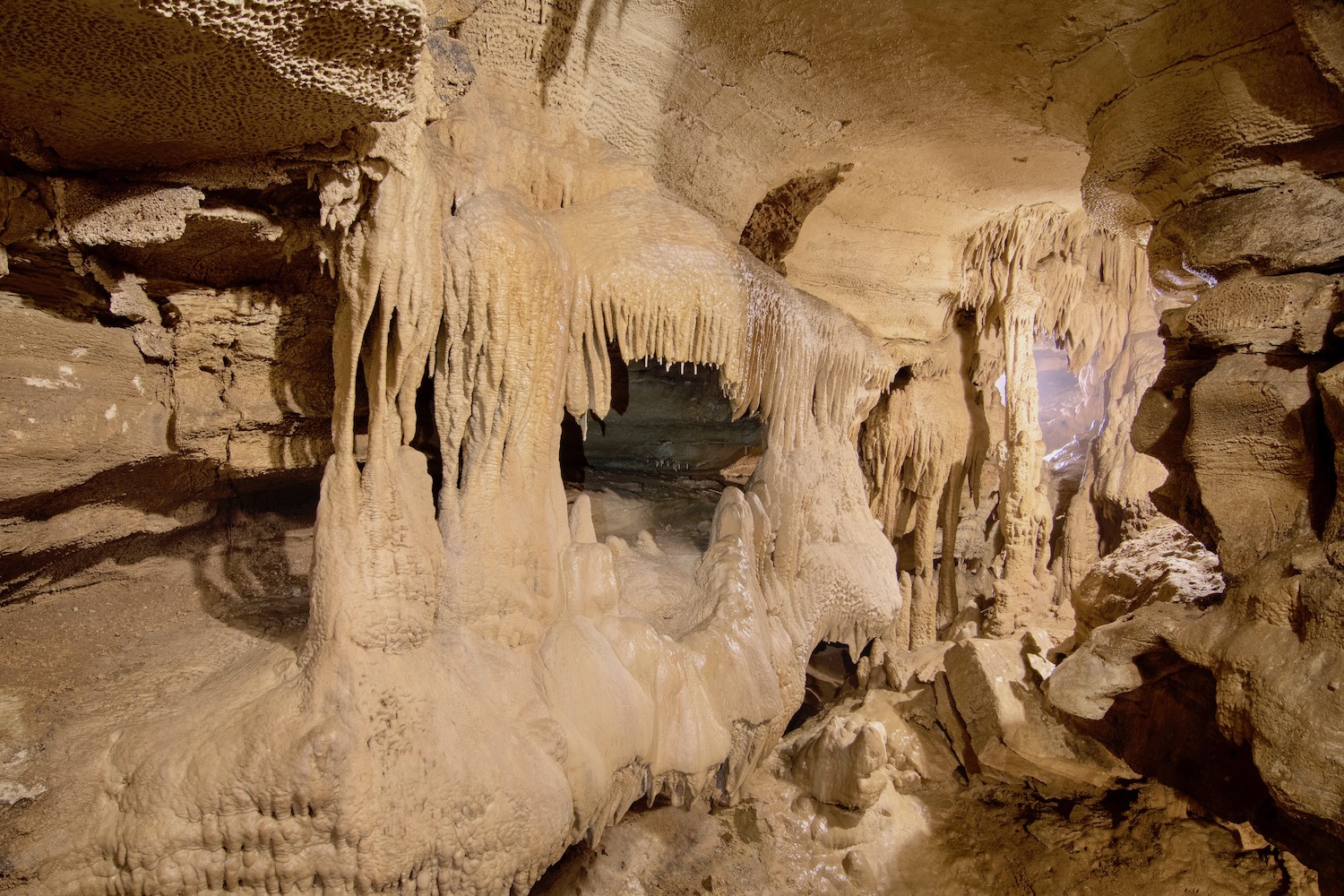 Crystal Onyx Cave